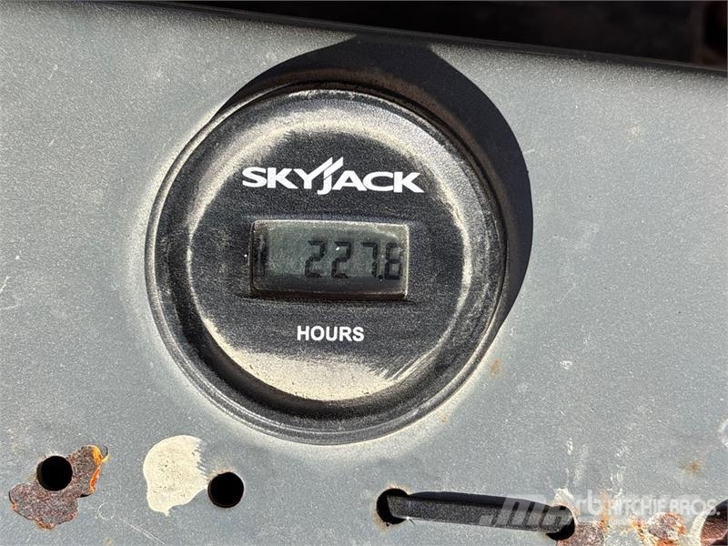 SkyJack SJIII3226 Electric Scissor Lift Šķerveida pacēlāji
