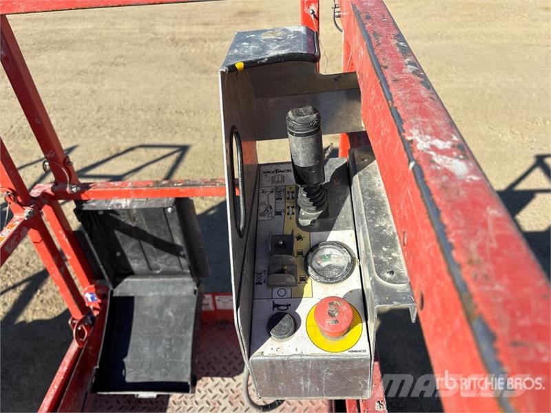 SkyJack SJIII3226 Electric Scissor Lift Šķerveida pacēlāji