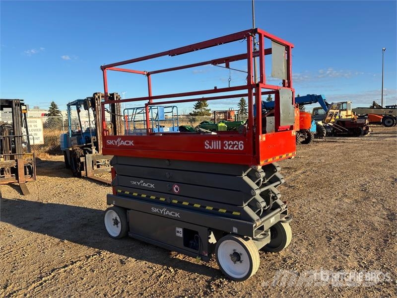 SkyJack SJIII3226 Electric Scissor Lift Šķerveida pacēlāji