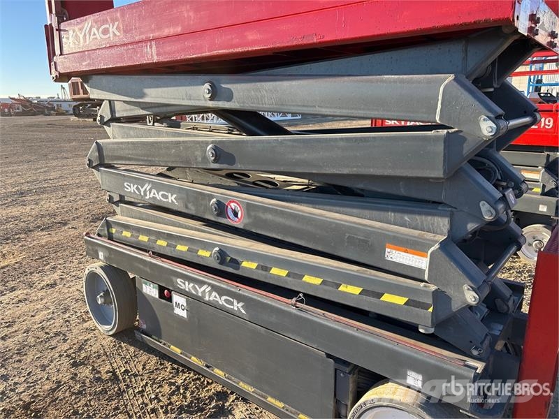 SkyJack SJIII3226 Electric Scissor Lift Šķerveida pacēlāji