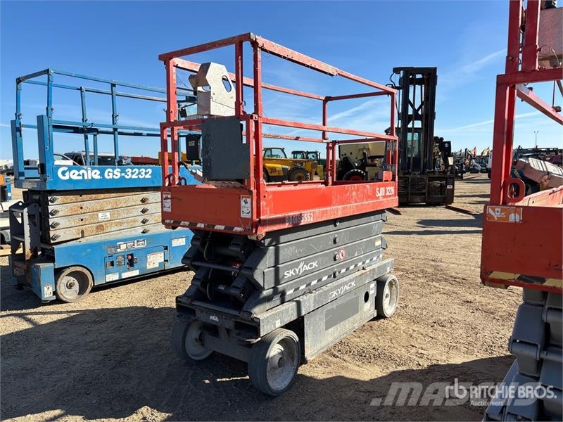 SkyJack SJIII3226 Electric Scissor Lift Šķerveida pacēlāji