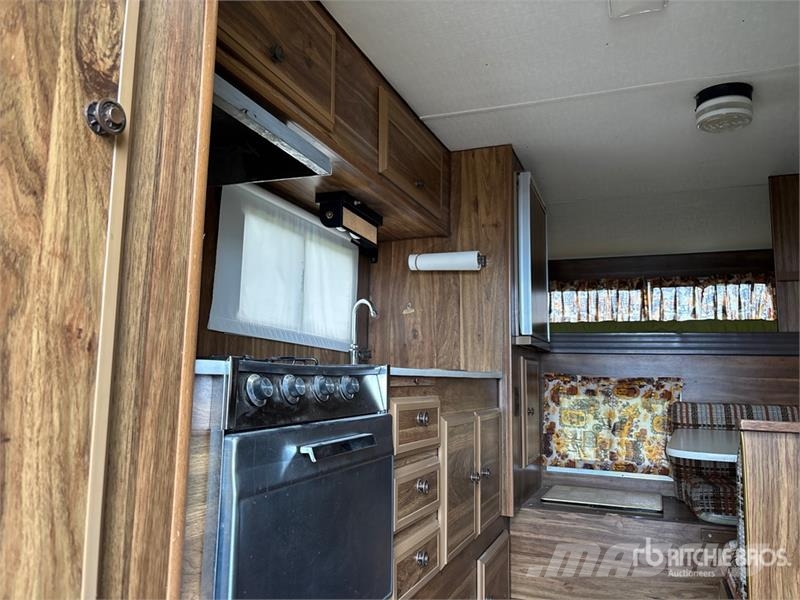 Skylark 105 10 ft 6 in Truck Camper 房车