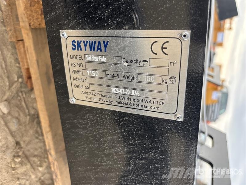  Skyway WSSBF-1150 45 in Skid Steer Forks (Unused) Forche