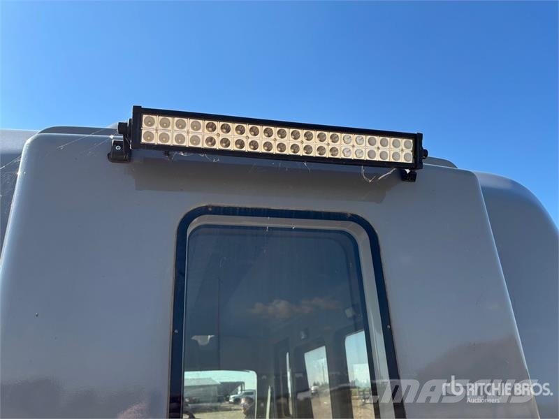 Snobear Snocoach Tracked Utility Vehicle Комунални съоражения