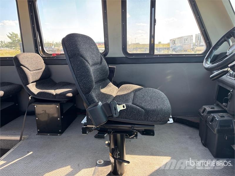 Snobear Snocoach Tracked Utility Vehicle Комунални съоражения