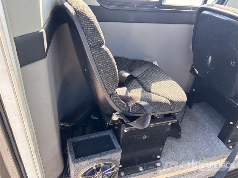 Snobear Snocoach Tracked Utility Vehicle Комунални съоражения
