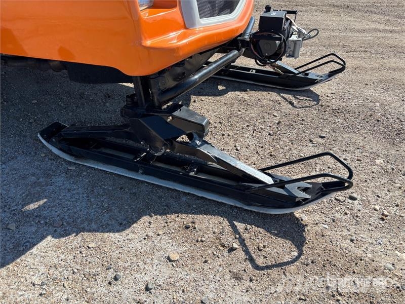 Snobear Snocoach Tracked Utility Vehicle Комунални съоражения