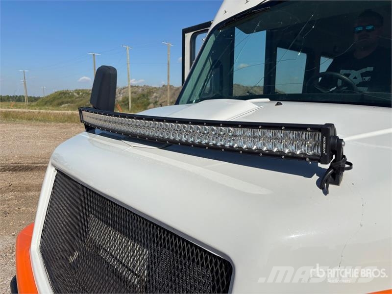 Snobear Snocoach Tracked Utility Vehicle Комунални съоражения