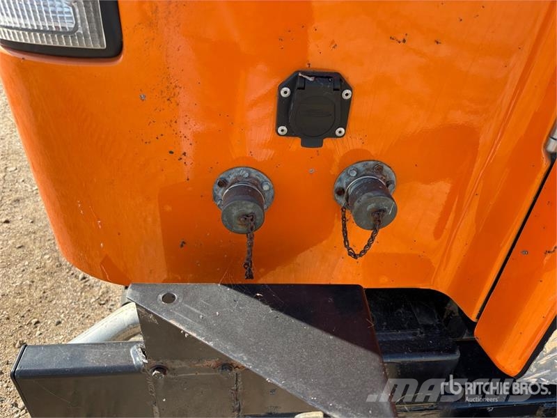 Snobear Snocoach Tracked Utility Vehicle Комунални съоражения