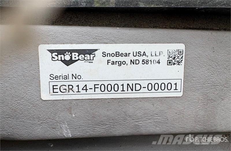 Snobear Snocoach Tracked Utility Vehicle Комунални съоражения