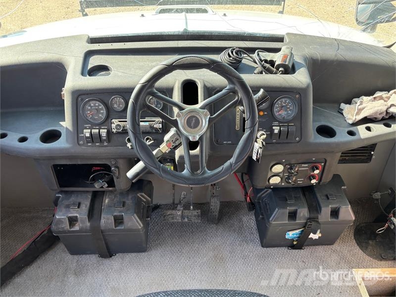 Snobear Snocoach Tracked Utility Vehicle Комунални съоражения