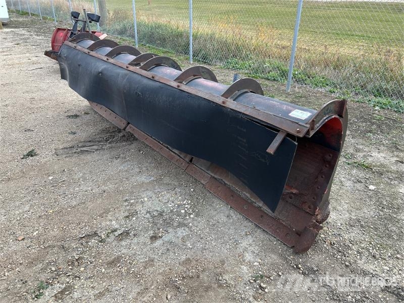 Snow Plow حراثات ونصول الجليد