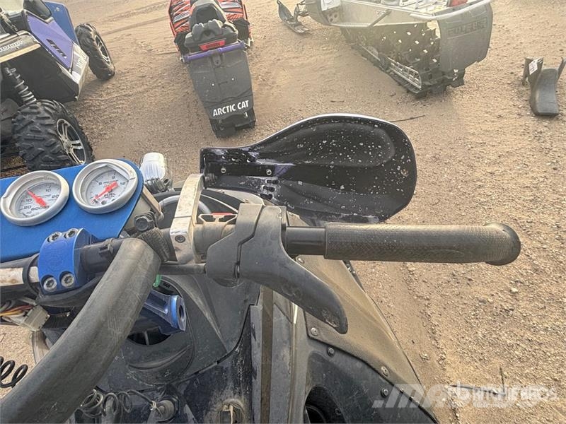 Snowmobile Motoneige