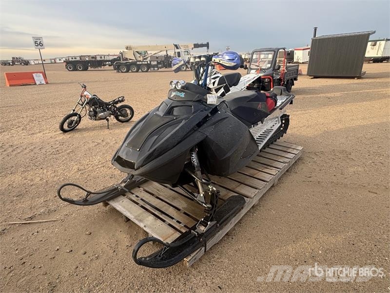 Snowmobile Motoneige