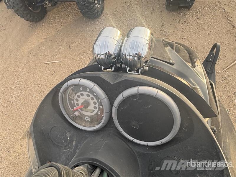 Snowmobile Motoneige