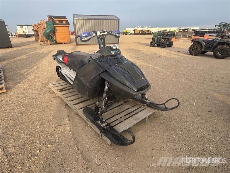 Snowmobile Motoneige