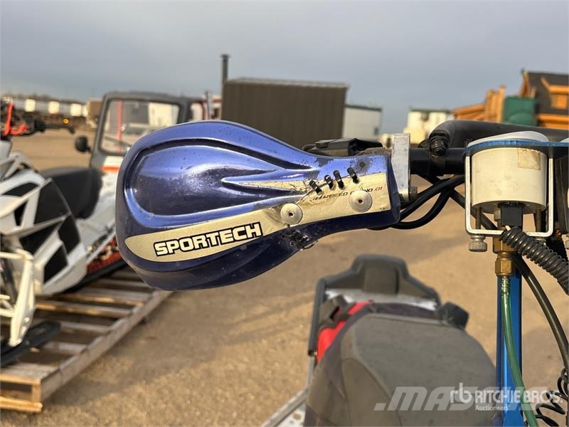 Snowmobile Motoneige