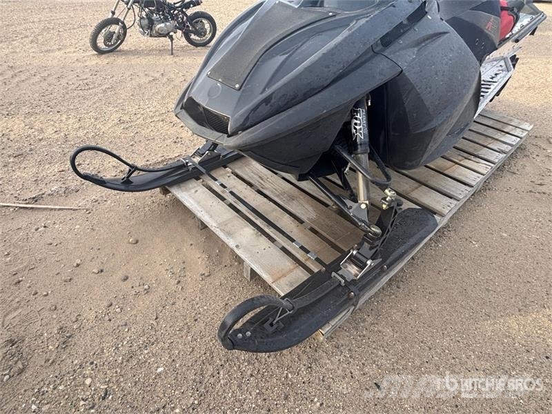 Snowmobile Motoneige