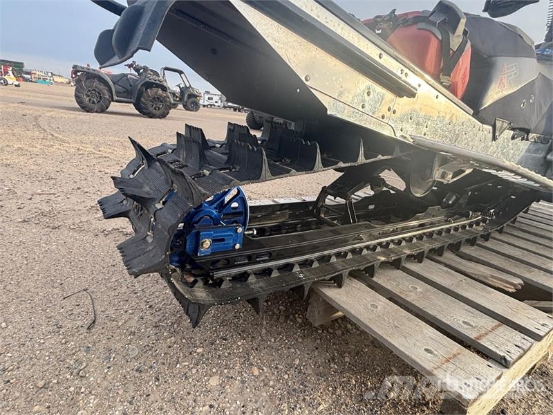 Snowmobile Motoneige