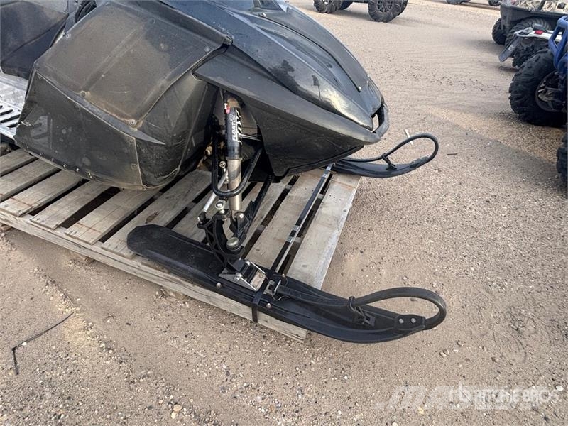Snowmobile Motoneige