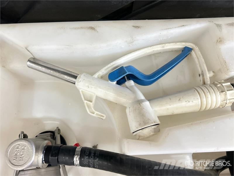 Snyder Poly Tote Tank c/w Pump Farm machinery