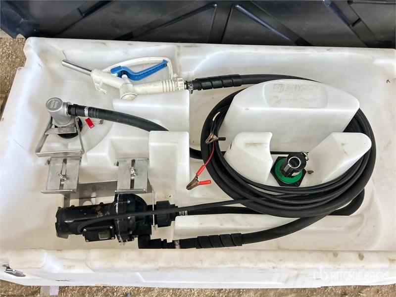 Snyder Poly Tote Tank c/w Pump Farm machinery