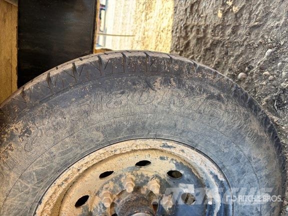 Southland 30 ft Tri/A Equipment Trailer Прицепы-Автовозы