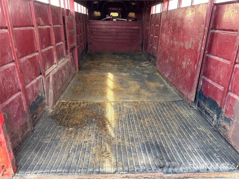  Southland Welding Ltd. 20 ft T/A Livestock Trailer Remolques para transporte de animales