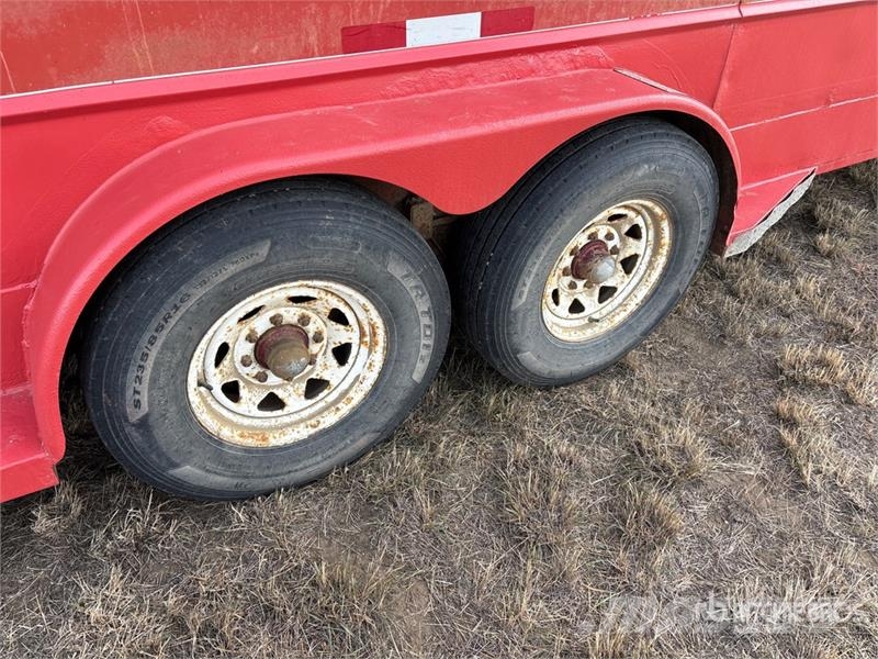  Southland Welding Ltd. 20 ft T/A Livestock Trailer Remolques para transporte de animales