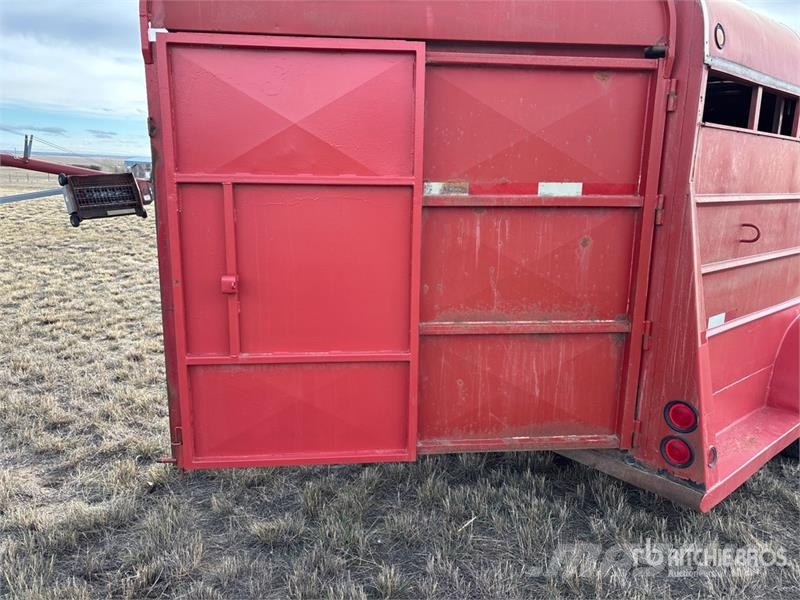  Southland Welding Ltd. 20 ft T/A Livestock Trailer Remolques para transporte de animales