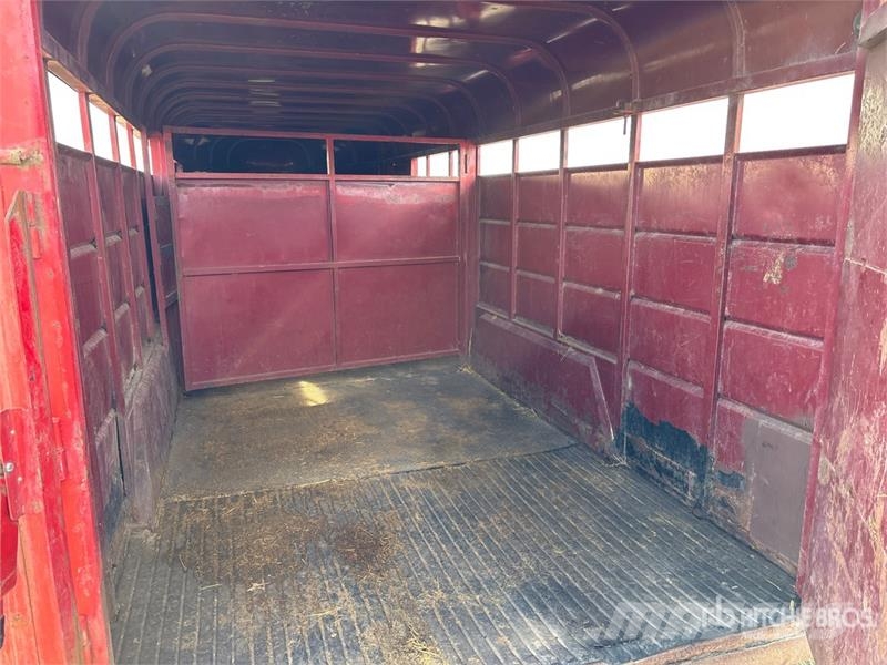  Southland Welding Ltd. 20 ft T/A Livestock Trailer Remolques para transporte de animales