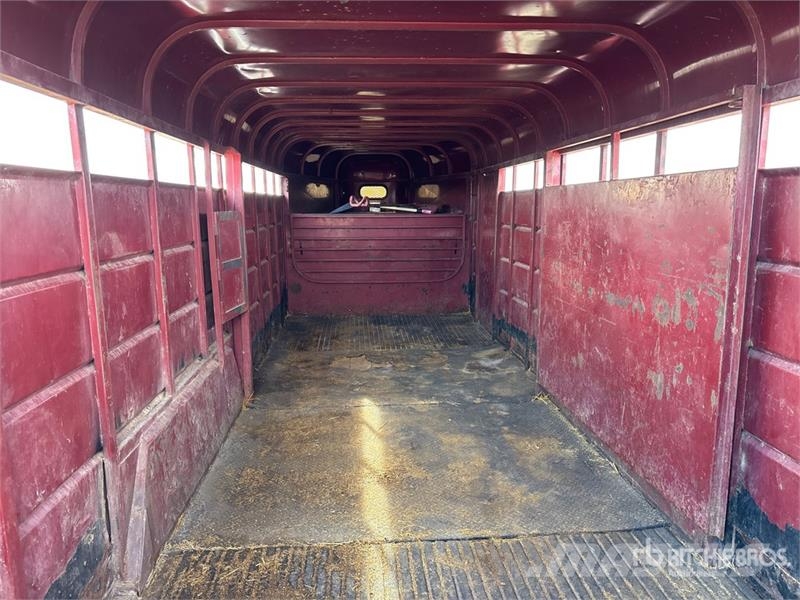  Southland Welding Ltd. 20 ft T/A Livestock Trailer Remolques para transporte de animales