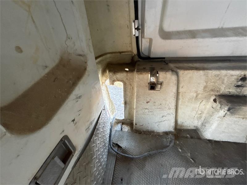 Space Cap 9 Ft Truck Cap Kabine i unutrašnjost