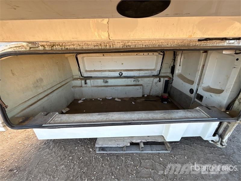 Space Cap 9 Ft Truck Cap Kabine i unutrašnjost