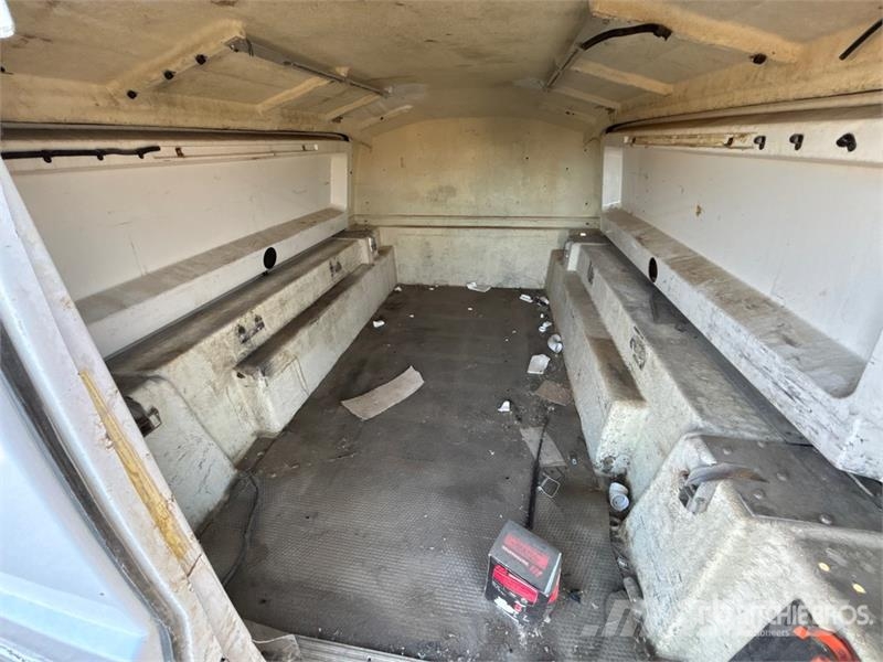 Space Cap 9 Ft Truck Cap Kabine i unutrašnjost