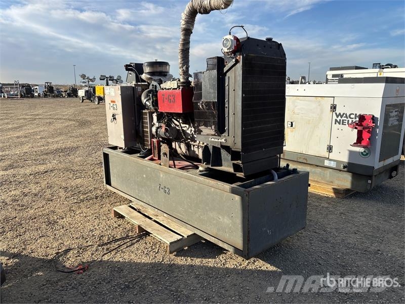 Stamford UCI274D1 105 kW Skid-Mounted Generator Set Geradores Diesel