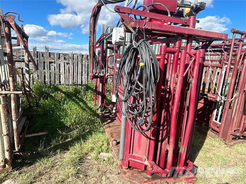 Stampede Steel Hydraulic Squeeze Chute Muut maatalouskoneet