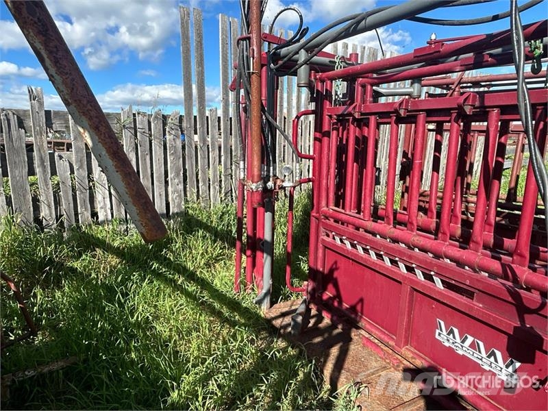 Stampede Steel Hydraulic Squeeze Chute Muut maatalouskoneet