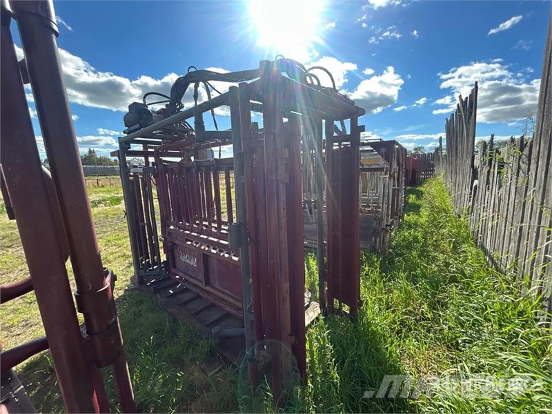 Stampede Steel Hydraulic Squeeze Chute Muut maatalouskoneet