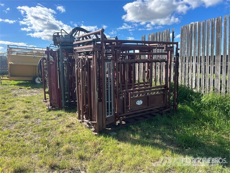 Stampede Steel Y2K Squeeze Chute Muut maatalouskoneet