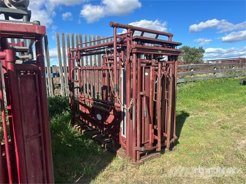Stampede Steel Y2K Squeeze Chute Muut maatalouskoneet