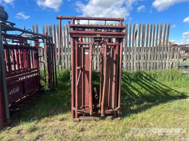 Stampede Steel Y2K Squeeze Chute Muut maatalouskoneet