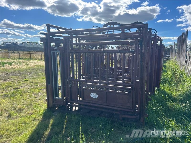 Stampede Steel Y2K Squeeze Chute Muut maatalouskoneet