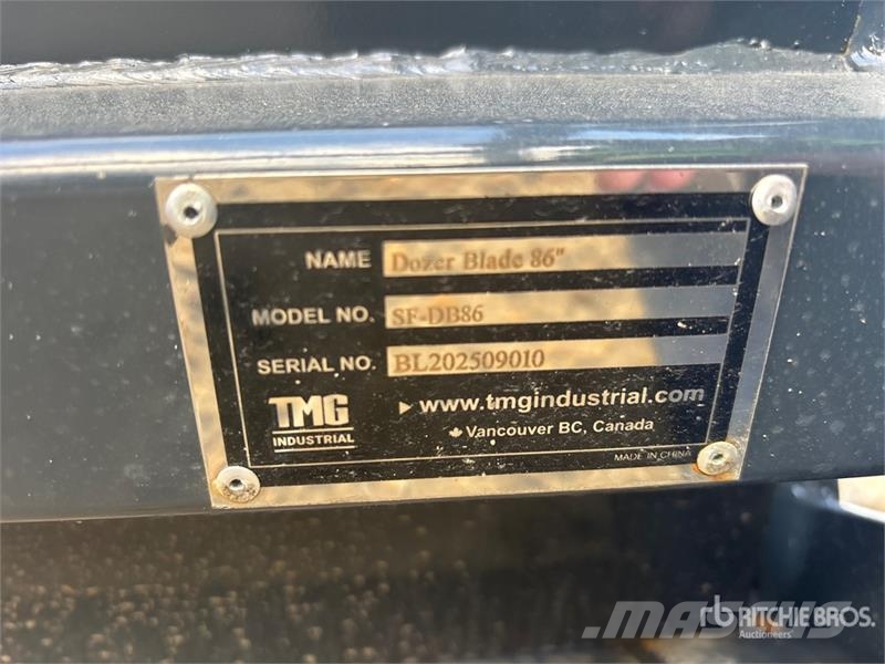 StanForge DB86 86 in Skid Steer Snow Blade (Unused 제설 블레이드 및 제설기