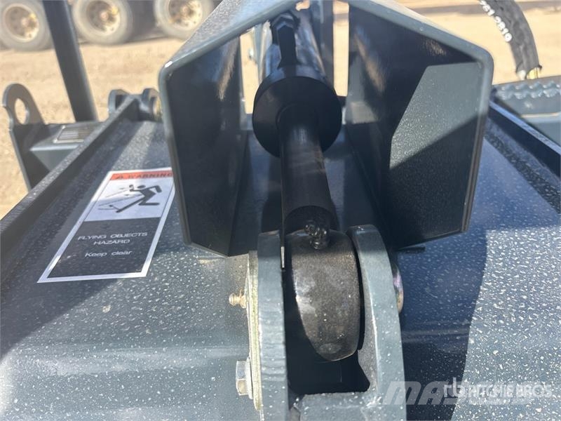  StanForge GB72 72 in Skid Steer Grapple Bucket (Un Grabeži