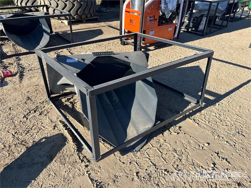 StanForge TS42 42 in Spade Skid Steer Bucket (Unus Godet