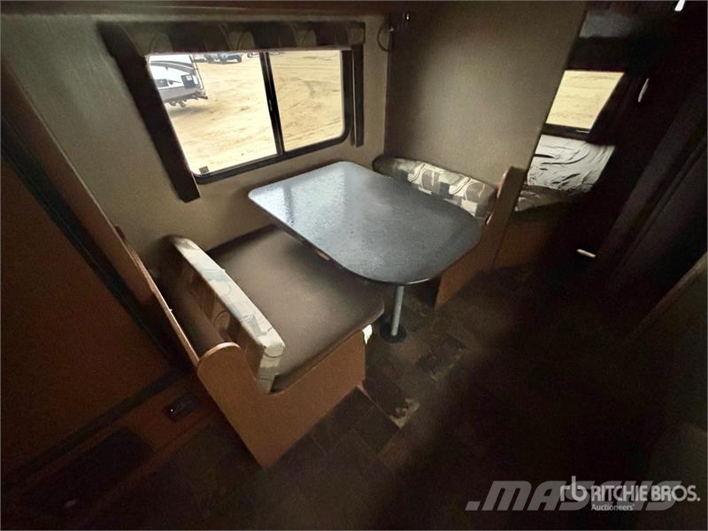  Starcraft Launch 26BHS 26 ft T/A Travel Trailer Inne przyczepy