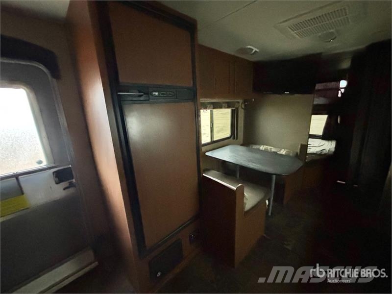  Starcraft Launch 26BHS 26 ft T/A Travel Trailer Inne przyczepy