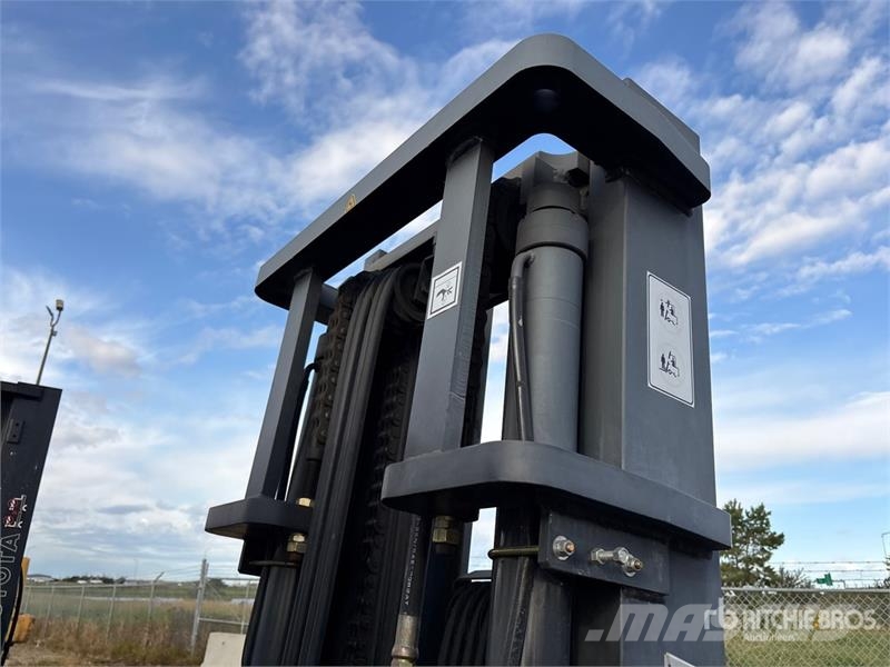 Starke FG40 3480 kg Pneumatic Tire Forklift Autokrāvēji - citi