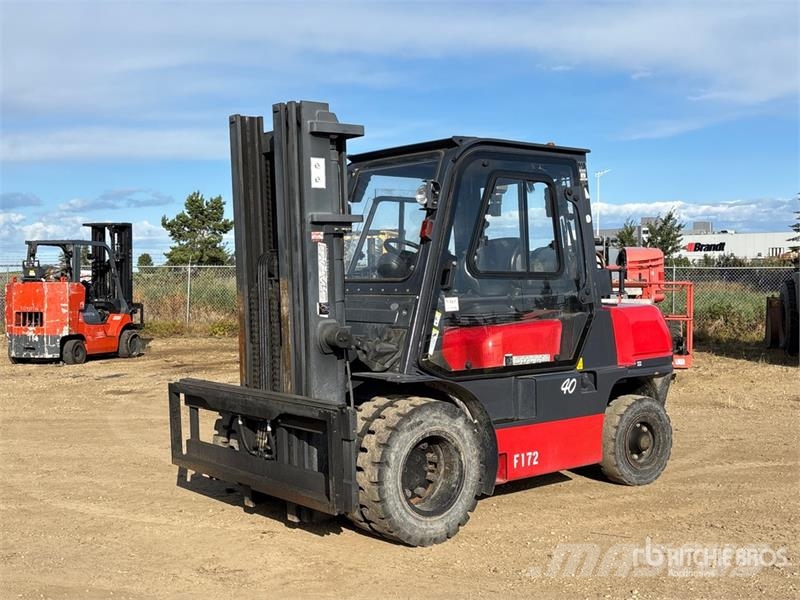Starke FG40 3480 kg Pneumatic Tire Forklift Autokrāvēji - citi